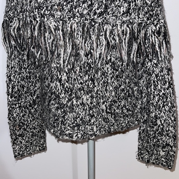 Mac & Jac Knitted Fringe Salt & Pepper Sweater - Picture 3 of 12
